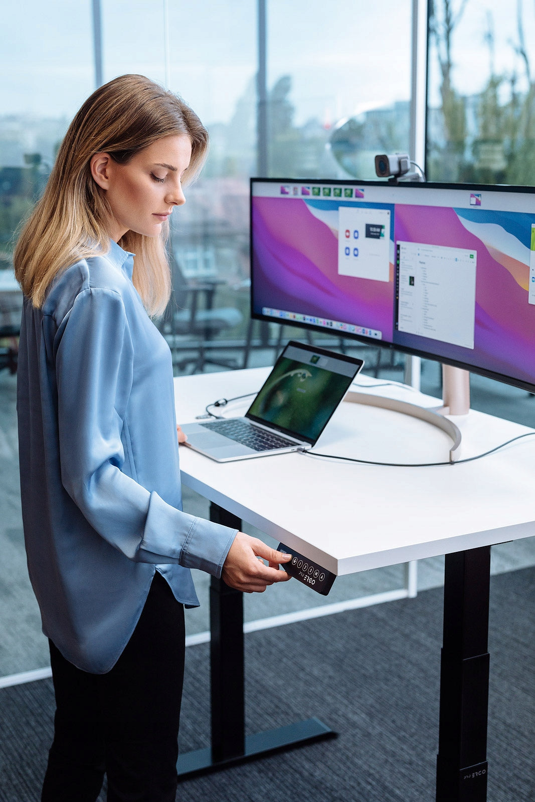 Biurko DELTA z Elektryczną regulacja wysokości