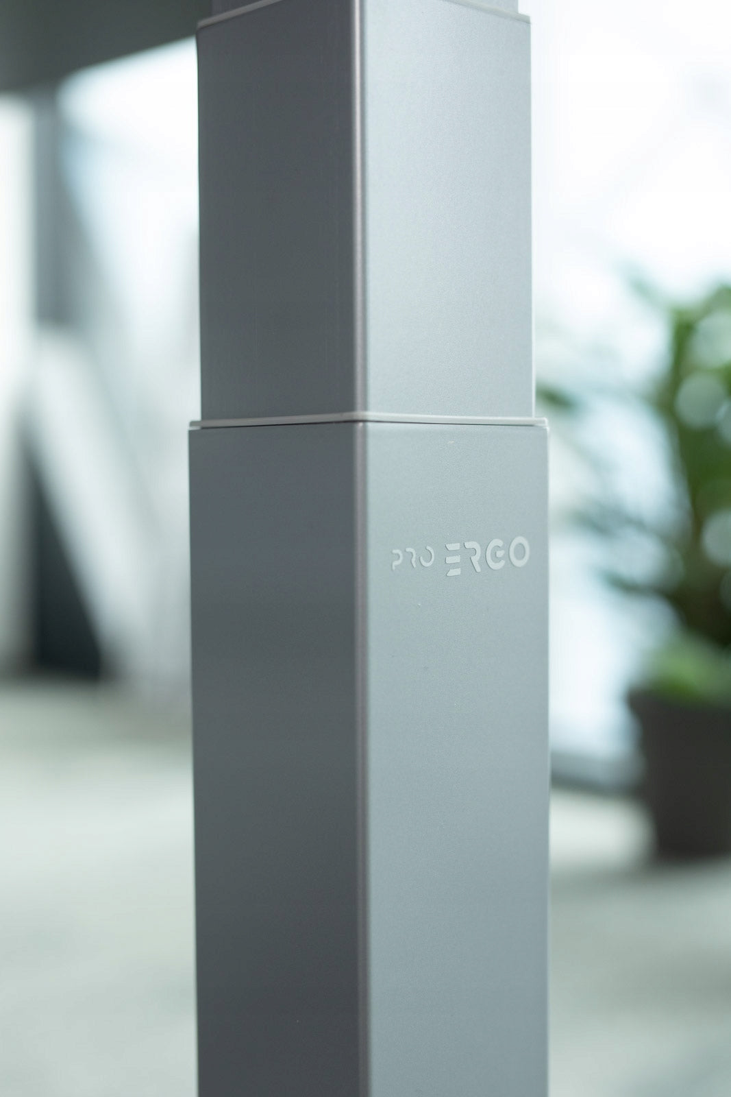 Biurko Alfa - detal noga logo